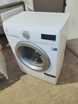 Predám práčku Electrolux 6kg 1000rpm