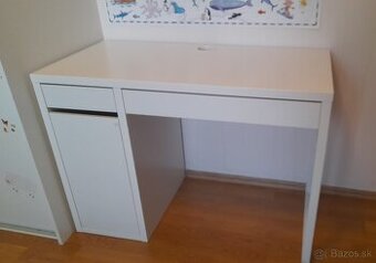 Procovný stôl MICKE - IKEA
