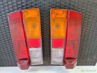 Skoda 120l zadne svetla