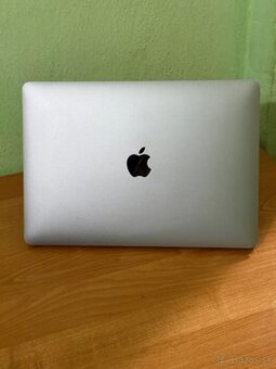 Dobrý deň Ponúkam na predaj MacBook PRO 2018 512GB Stav 8/10