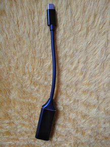 Adaptér HDMI samica na USB C samec.