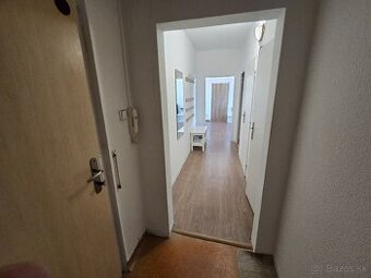 Prenájom - 3i byt s loggiou na terase