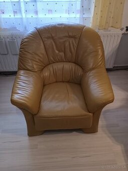 2 ks zachovalych bezovych kozenkovych kresiel
