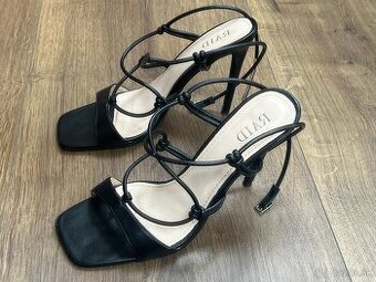 Elegantne sandäle na opätku - c. 41
