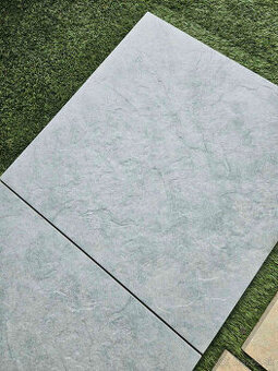 Terasová dlažba vzhľad štiepaneho kameňa silver 60x60x2 c