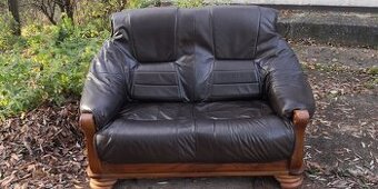 Kožená sedacia súprava(dvojsedačka) s masivnym drevom
