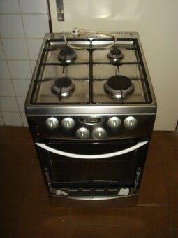 Sporák - sklo rozbité