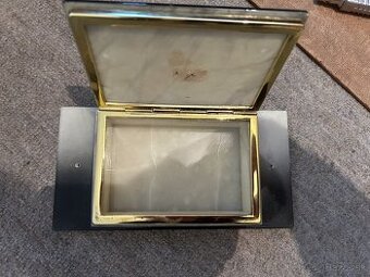 vintage retro krabicka s podstavcom