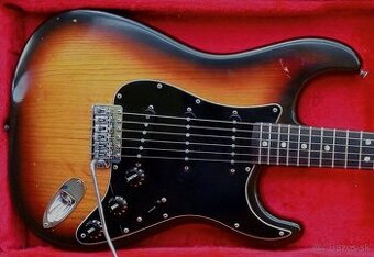 Fender Stratocaster USA r.79-snímače X1- Dark rosewod+ kufor