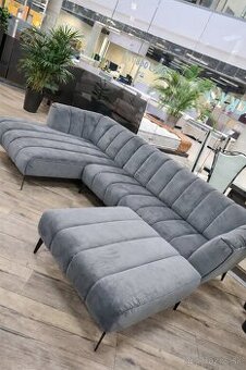 Siva zamatova sedacka s taburetom