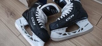 Hokejové korčule CCM Next Intermediate Regular, veľkosť 40,5