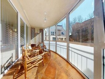 PRENÁJOM - Bývanie pod Hradom 4-izbový byt na Zámockej ulici