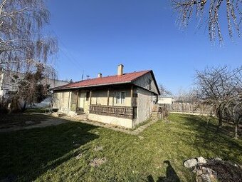 Na predaj RD s 860 m2 v obci Veľké Leváre.