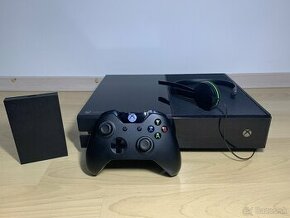 XBOX ONE + externý disk 2TB + slúchadlá