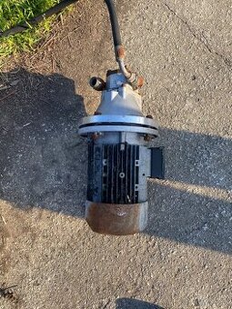 Elektrický motor s hydraulickým čerpadlom
