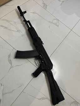 Airsoftova zbran AK105
