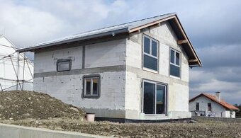 Rodinný dom, /522m2/ Bitarová - Žilina