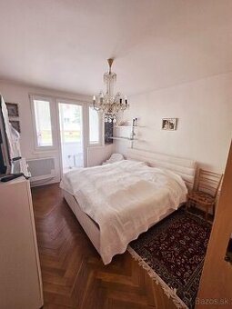 Predám 1-izbový byt po rekonštrukcii – 42 m² + 2 pivnice