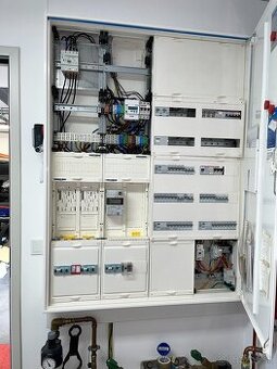 Elektrikář Vyučený. Hledám zakázky v Německu. Okamžitě.