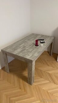 Roztahovaci jedalensky stol