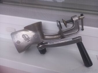 Mlynček na mak hodiny.