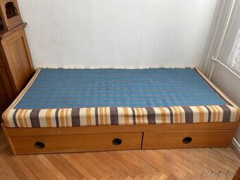 Postel s uloznym priestorom