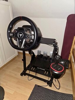 Volant Thrustmaster + pedále + prevodovka so stojanom