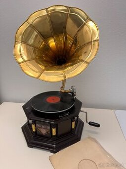 Gramofón na kľuku Victrola