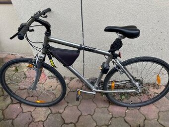 Predam crossovy bicykel Giant Hyde Park