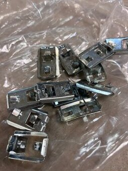 Fiat 850, 125 úchytky prahových líšt