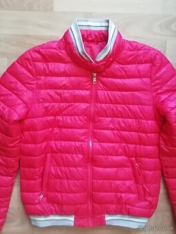 Cervena vetrovka Amisu