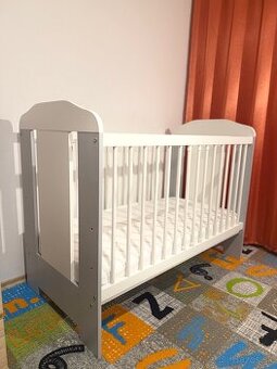 Detská postieľka s matracom