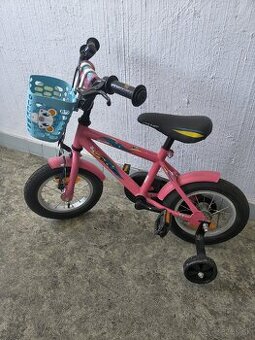 Detský bicykel s pomocnými kolieskami