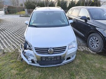 Rozpredám Volkswagen Touran 2.0 80kw benzín