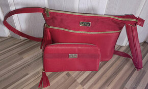 Krásna červená kabelka s peňaženkou