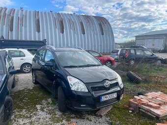 Predám Toyota Corolla Verso 1,8 benzín s defektnou manuálnou