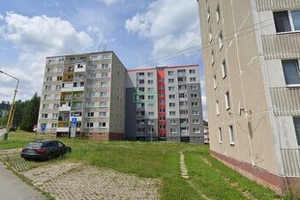 Veľký 3-izbový byt s presklenou loggiou v Prakovciach