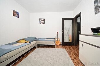 Stačí sa nasťahovať v centre moderný 3izb byt s loggiou