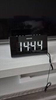 Rádiobudík Sencor s projekciou SRC 340