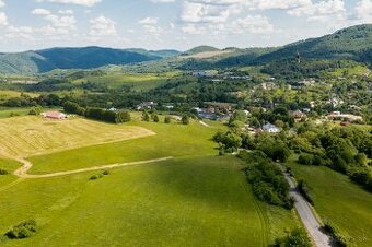 na predaj slnečný pozemok na začiatku obce Ilija,2918m2