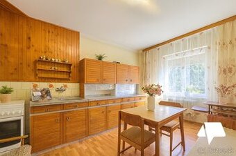 Predaj priestranný, zdravý rodinný dom v obci Trávnica