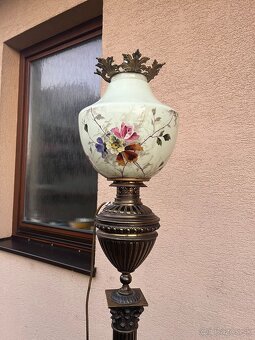 Masívna mosadzná lampa