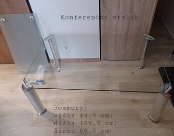 Sklenený konferenčný stolík