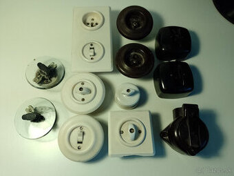 Staré retro spínače a zásuvky