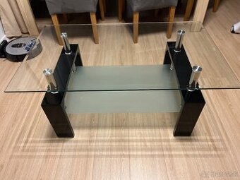 Sklenený konferenčný stolík
