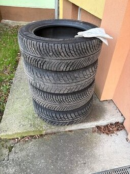 Predam sadu zimných pneumatík 235/60/R18  SUV