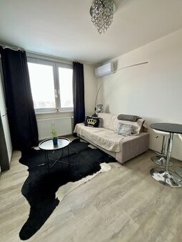 Slnečná, príjemná a zariadená garsónka na Štefánikovej ul.