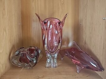 Sada z ružového hutného skla / Josef Hospodka