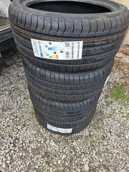 Sada nových pneu Sava