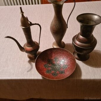 Mosadzné  vázy  a miska